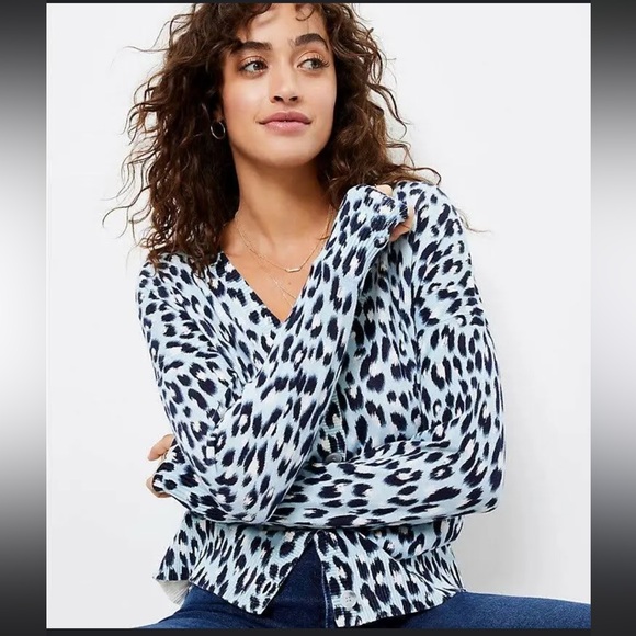 LOFT 100% Cotton Light Blue Leopard Print B/D V-neck Cardigan - Picture 4 of 8